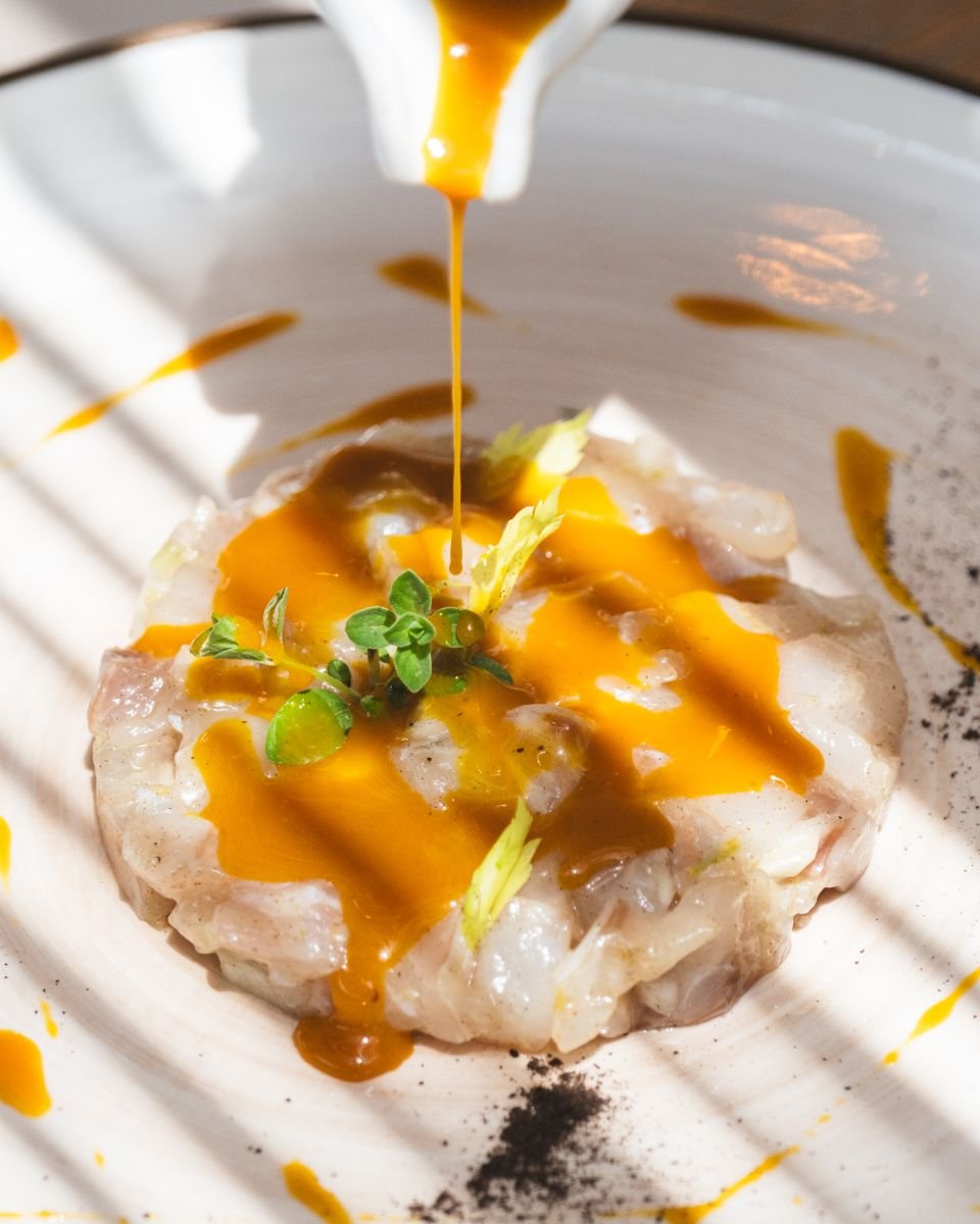 Tartare, jaune d'œuf et huile d'olive